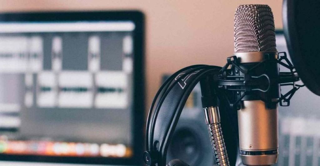Guide showing how to play music through a microphone for beginners